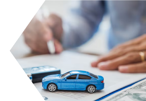 Voiture miniature sur documents
