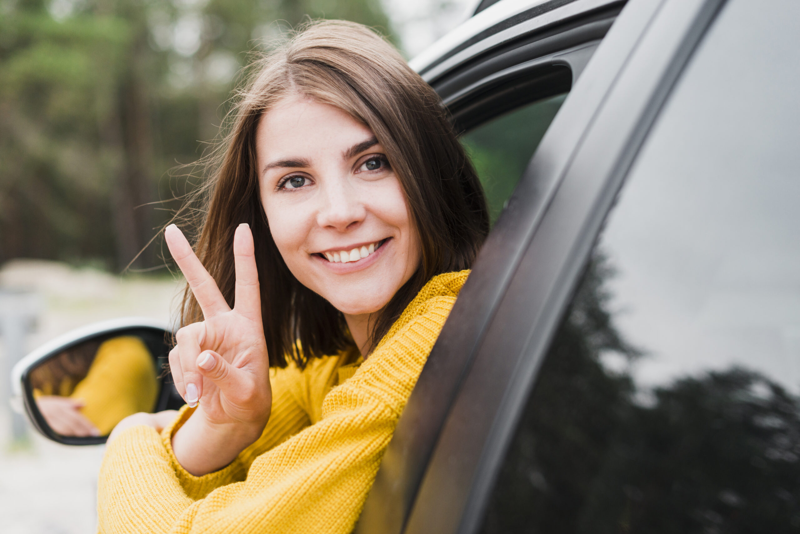 Jeune femme au volant